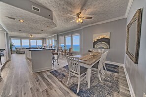 Dining - Spacious Tropical Condominium at 17th Floor with Beach and Pool Access - Unit 1707 by RedAwning (Panama City Beach)