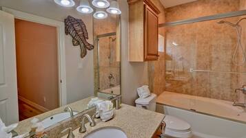 Condo, 3 Bedrooms | Bathroom | Hair dryer, towels