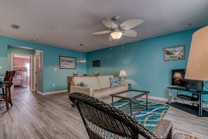Living room - Alabama Sands Unit 2 2 Bedroom Condo by RedAwning (Gulf Shores)
