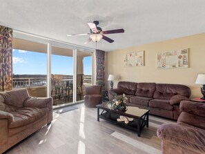 Condo, 3 Bedrooms | Living area