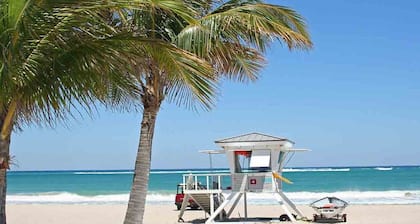 Modern Golf Beach villa 2 -Between Boca Raton & Deerfield Beach