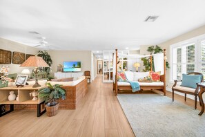 Smart-TV, Kamin, Bücher