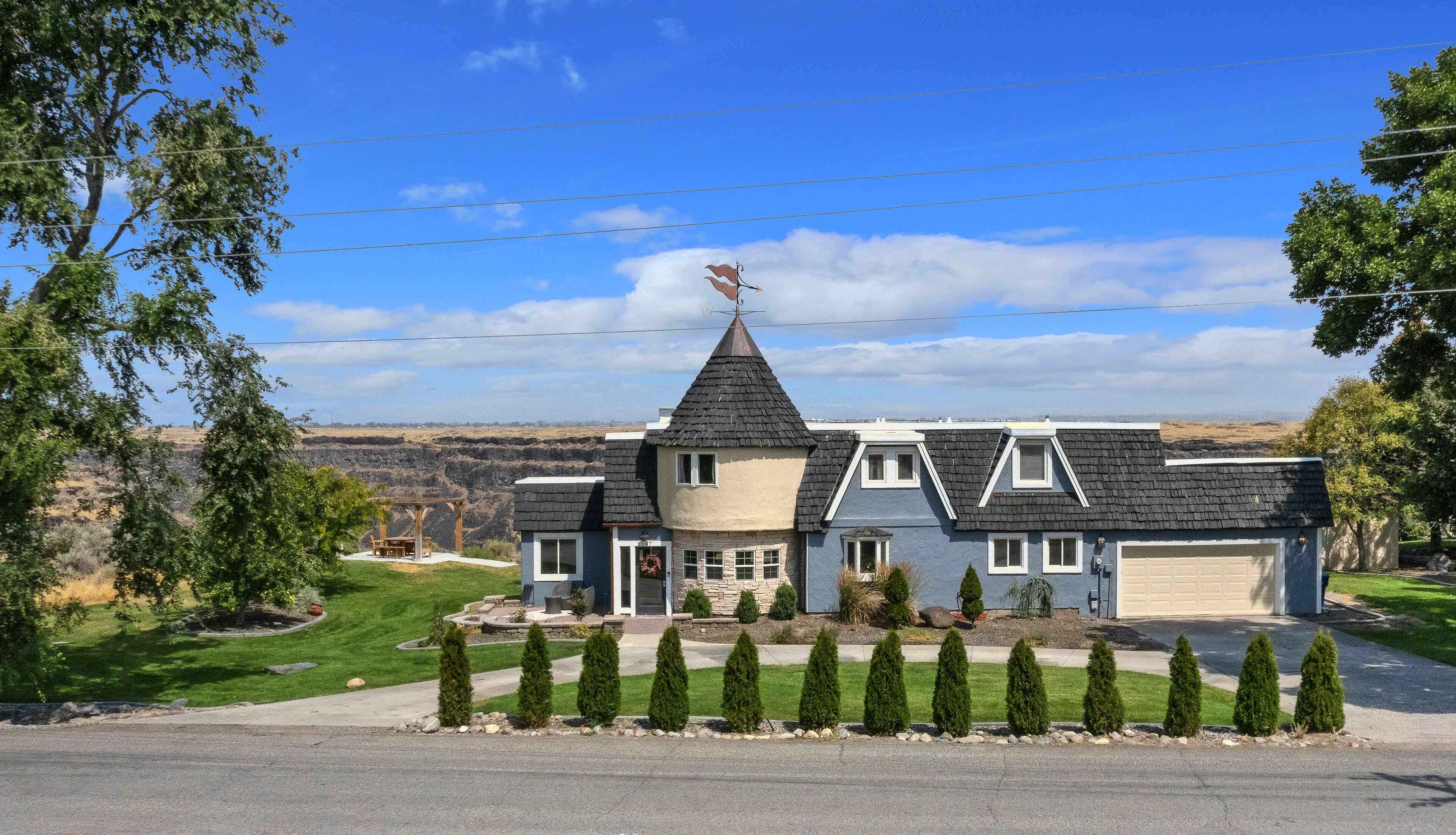 Vista Cliff House, Stunning View from Canyon Rim next to walking/bike trail!
