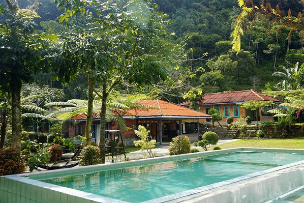Piscine extérieure