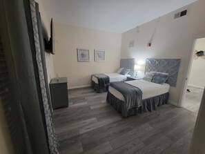 3 Schlafzimmer, Zimmersafe, Bügeleisen/Bügelbrett, Reisekinderbett
