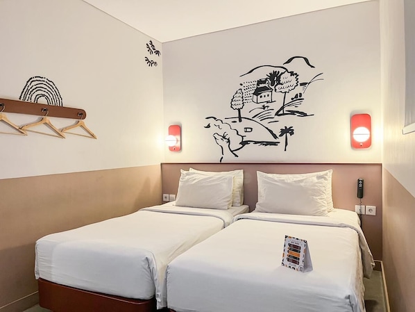 Habitación estándar, 2 camas individuales (Lucky Room Twin) | Ropa de cama de alta calidad y escritorio