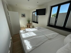 2 bedrooms, in-room safe, WiFi, bed sheets