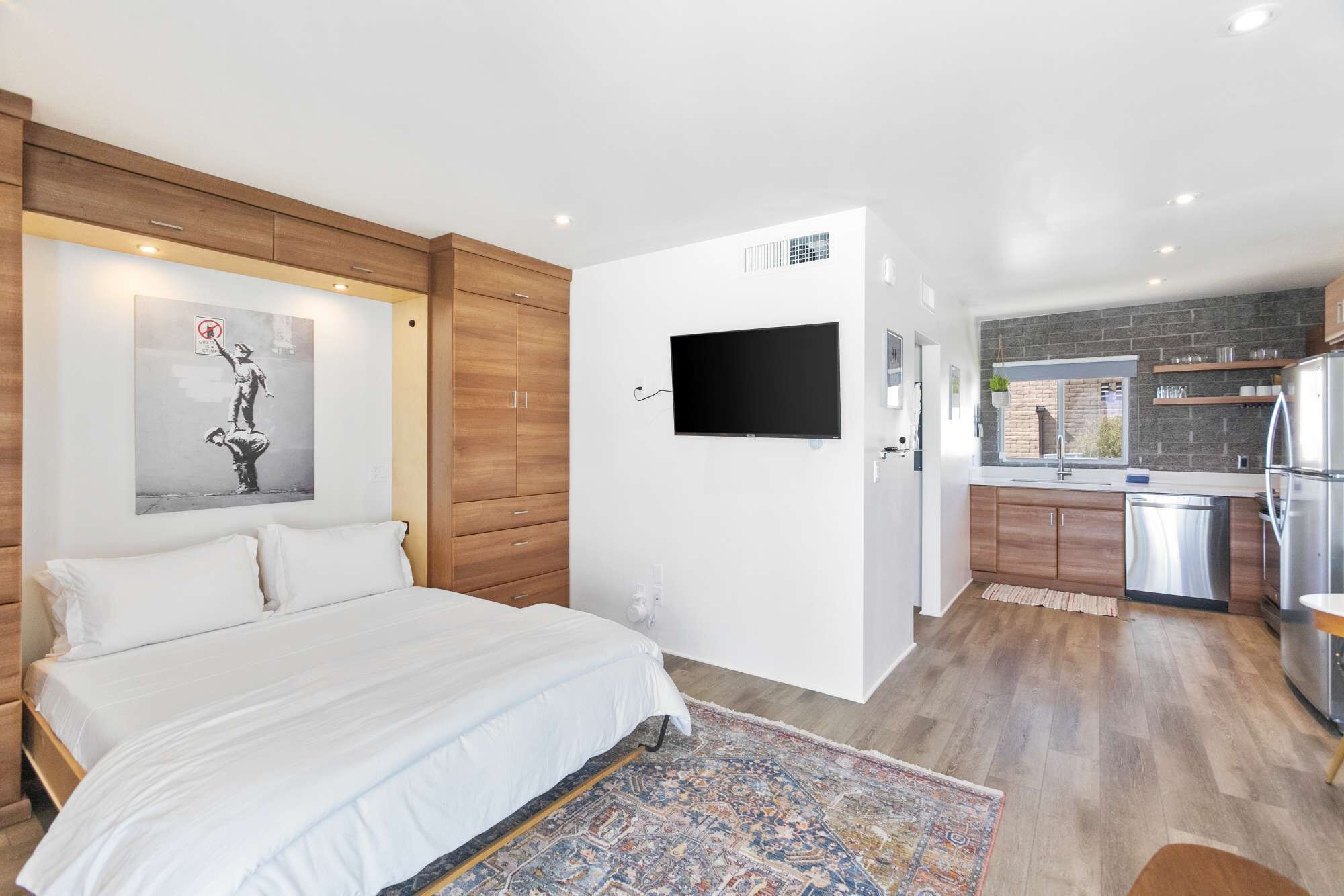 Iron/ironing board, travel crib, WiFi, bed sheets