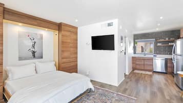 Iron/ironing board, travel crib, WiFi, bed sheets