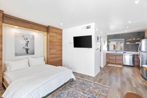Iron/ironing board, travel crib, WiFi, bed sheets - Modern Contemporary Living in DTPH - Poolside. (Phoenix)