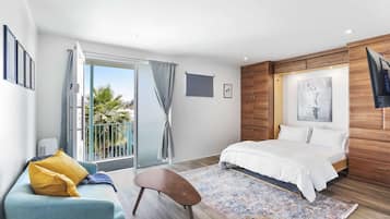 Iron/ironing board, travel crib, WiFi, bed sheets