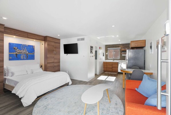 Strykejern/-brett, reiseseng for barn, wi-fi og sengetøy