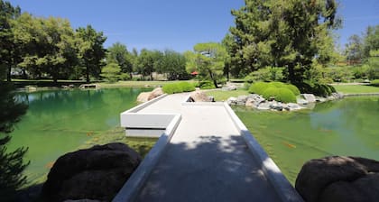 Retro Studio in the Heart of DTPH - Very Walkable