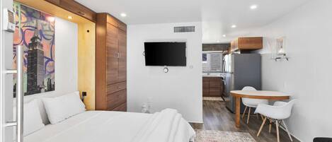 Fer et planche Ă repasser, lit parapluie, Wi-Fi, draps fournis