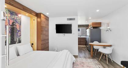 Prime DTPH Location w Pool and Parking