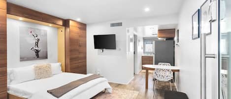 Iron/ironing board, travel cot, WiFi, bed sheets