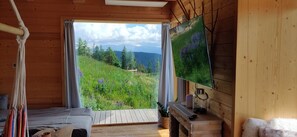 4 habitaciones, tabla de planchar con plancha y cuna de viaje 