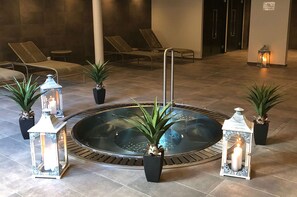 Sauna, steam room