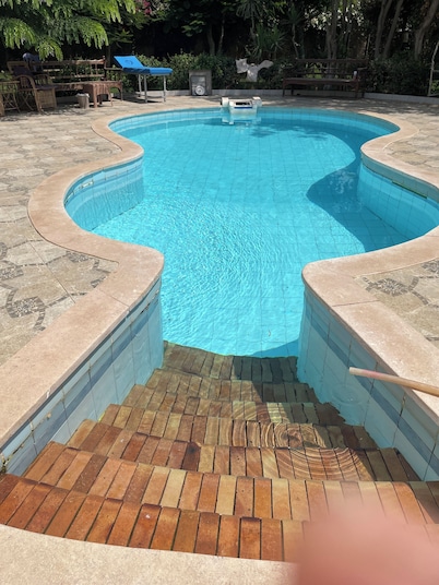 Villa Sarah, lush green and serine