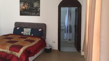 9 bedrooms, desk, iron/ironing board, free WiFi