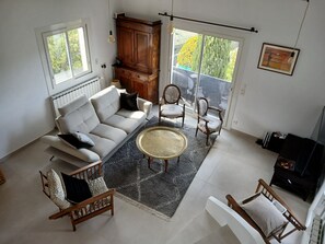 TV, fireplace, DVD player, table tennis