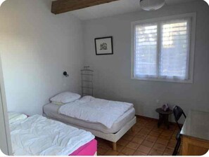 3 bedrooms, in-room safe, iron/ironing board, free WiFi