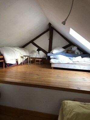4 bedrooms, iron/ironing board, free WiFi, wheelchair access - Large family house with heated swimming pool (Tillières-sur-Avre)