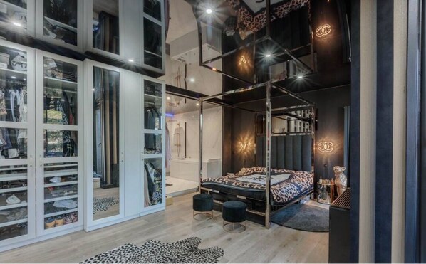 5 chambres, bureau, Wi-Fi, draps fournis