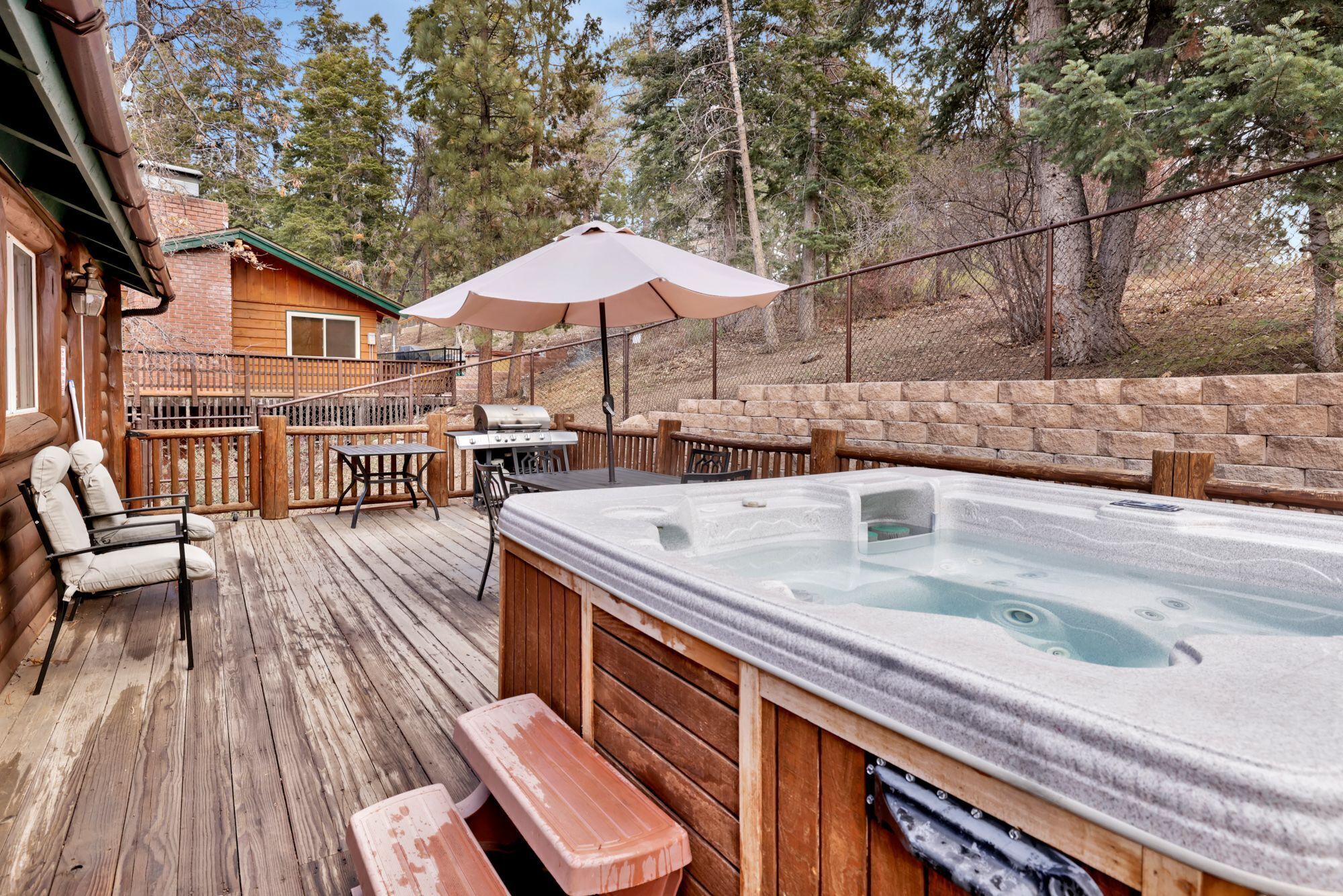 Bear Tracks- Hot Tub- Pool Table- Resort Location
