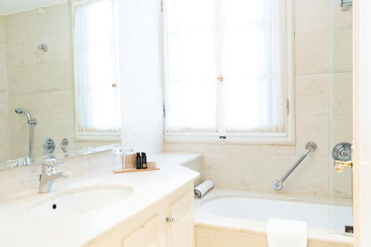 Junior Suite | Bathroom | Slippers