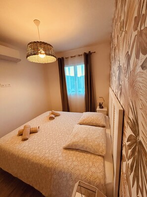 2 bedrooms, iron/ironing board, free WiFi, bed sheets - LUXURY APARTMENT WITH SEA VIEW, 1 MIN WALK FROM THE BEACH (Galéria)