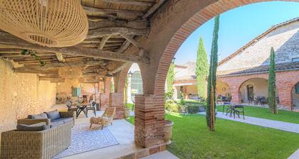 Le Domaine de la Monestarié<br>Charm, elegance and scents of Tuscany