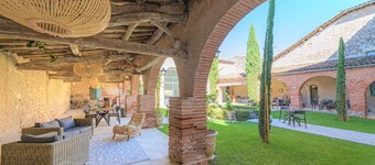 Le Domaine de la Monestarié<br>Charm, elegance and scents of Tuscany