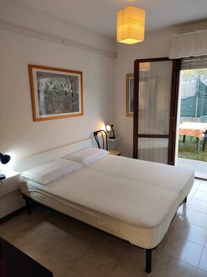 2 bedrooms, iron/ironing board, free WiFi - Residence MokyA1, pool, WiFi, garden, garage (Lazise)