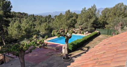 La Xaruga, Rural House in the middle of nature. Quiet with pool, bbq ... private