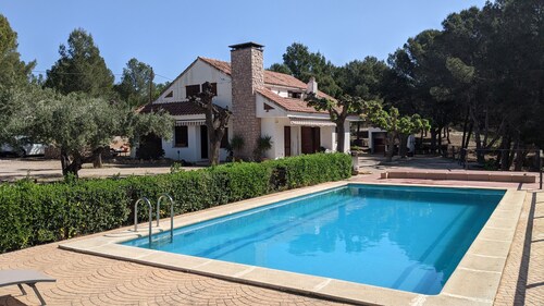 La Xaruga, Rural House in the middle of nature. Quiet with pool, bbq ... private