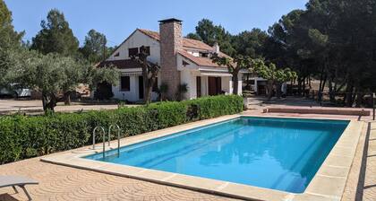 La Xaruga, Rural House in the middle of nature. Quiet with pool, bbq ... private