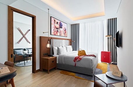Revier Hotel Dubai - Image 1
