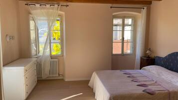 3 Schlafzimmer, Bügeleisen/Bügelbrett