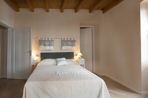 3 chambres, fer et planche à repasser