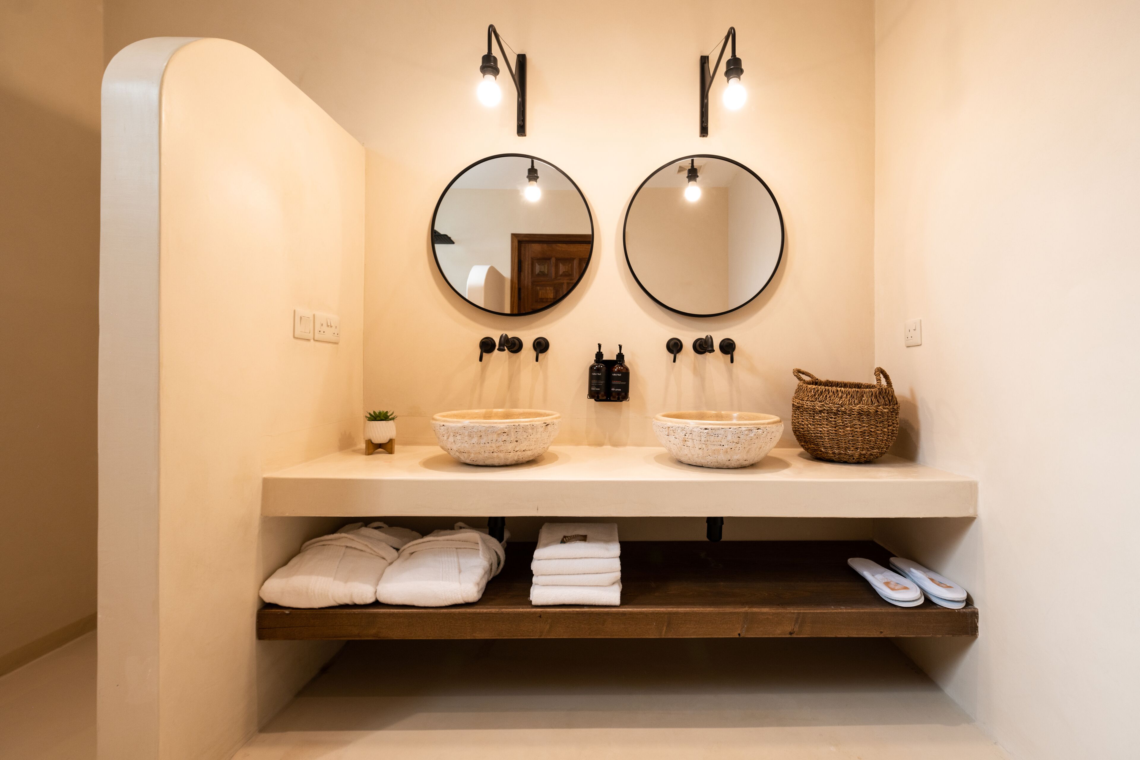 boho oasis suite | bathroom | rainfall showerhead, hair dryer, towels