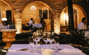 Dining - Le Domaine de la Monestarié<br>Charm, elegance and scents of Tuscany (BERNAC)