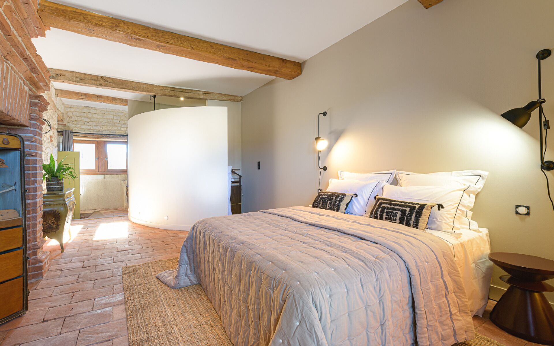 1 多间卧室、上网接入