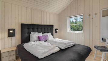 3 bedrooms, travel crib, free WiFi