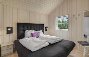 3 bedrooms, travel cot, free WiFi