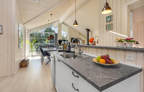 Pet friendly home in Rødby with kitchen