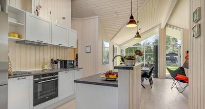 Pet friendly home in Rødby with kitchen