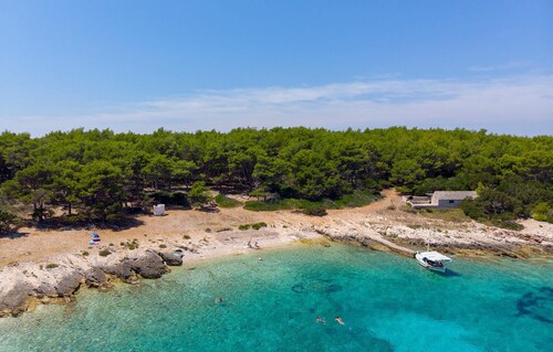 Cozy apartment in Vela Luka
