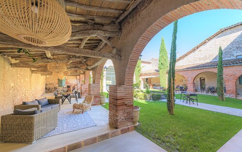 Le Domaine de la Monestarié<br>Charm, elegance and scents of Tuscany