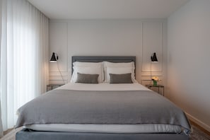 2 habitaciones, insonorización y tabla de planchar con plancha